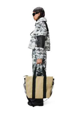 Rains Tote Bag Mini Shoulderbag Sand 5 Rains Tote Bag Mini Shoulderbag Sand -Tas Promotie Winkel 14160 sand women 1