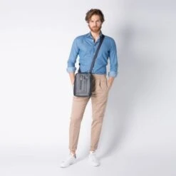 Piquadro Urban IPad 10.5"/ IPad 9.7" Crossbody Bag Gray/ Bordeaux -Tas Promotie Winkel ca1816ub00 grbo dett10