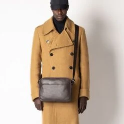 Piquadro Black Square Crossbody Bag IPad 11"/ Pro 9.7" Two Dividers Dark Brown -Tas Promotie Winkel ca5086b3 tm dett60