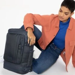 Eastpak Tecum L Cnnct Marine -Tas Promotie Winkel ek00092d o16 alt001 uc222741 mhigh