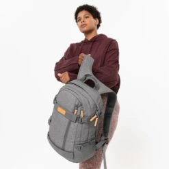 Eastpak Getter CS Rugzak Sunday Grey -Tas Promotie Winkel ek0a5bc6 0b3 alt001 uc216182 mhigh