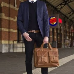 Chesterfield Dylan Laptop Schoudertas 17" Cognac -Tas Promotie Winkel leren laptoptas cognac dylan 1