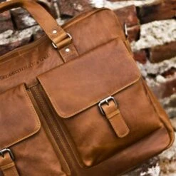 Chesterfield Dylan Laptop Schoudertas 17" Cognac -Tas Promotie Winkel leren laptoptas cognac dylan 2
