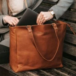 Chesterfield Berlin Shopper Large 15.4" Brown 13 Chesterfield Berlin Shopper Large 15.4" Brown -Tas Promotie Winkel leren shopper cognac berlin 1