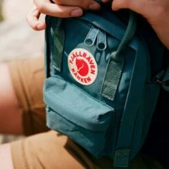 Fjallraven Fjällräven Kanken Sling Shoulderbag Ultra Marine -Tas Promotie Winkel square mood ss20 daniel blom warmclimate dsc9342 1 1